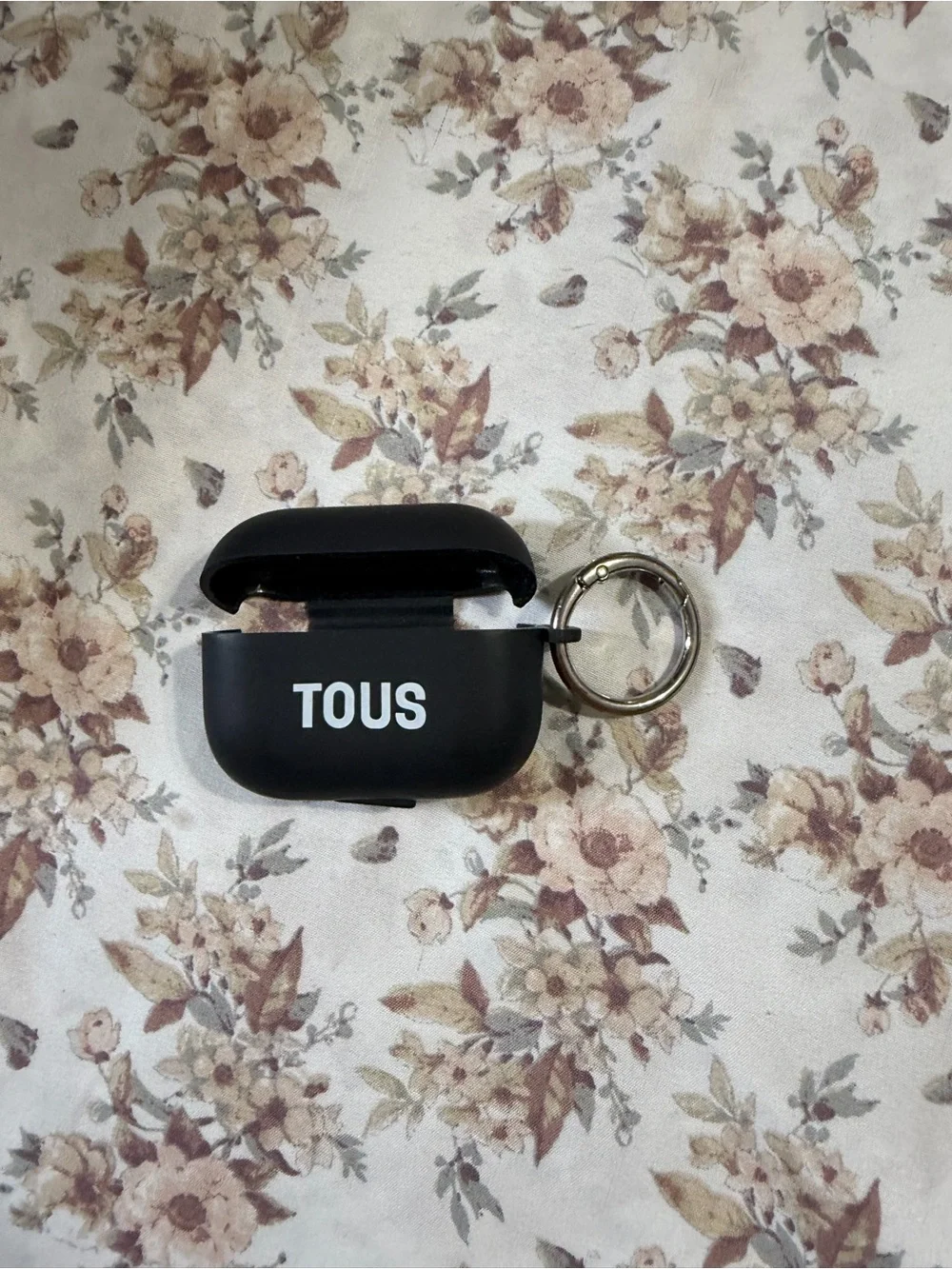 TOUS Black Earbud Charging Case Cover with Silver Keyring Promax
